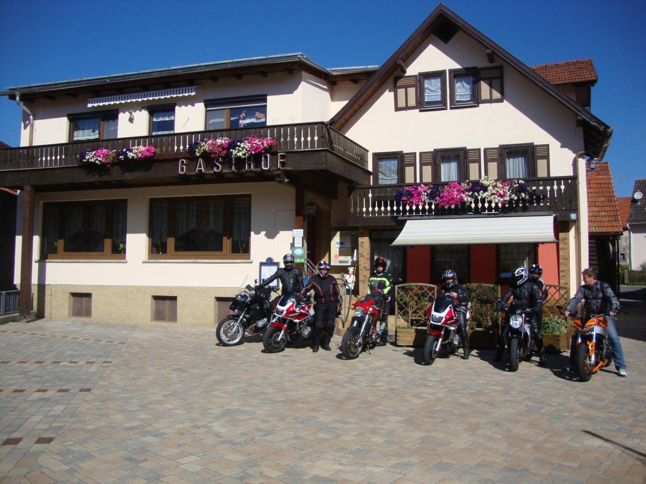 Landgasthof Und Pension Zum Loewen Bischofsheim an der Rhön Buitenkant foto